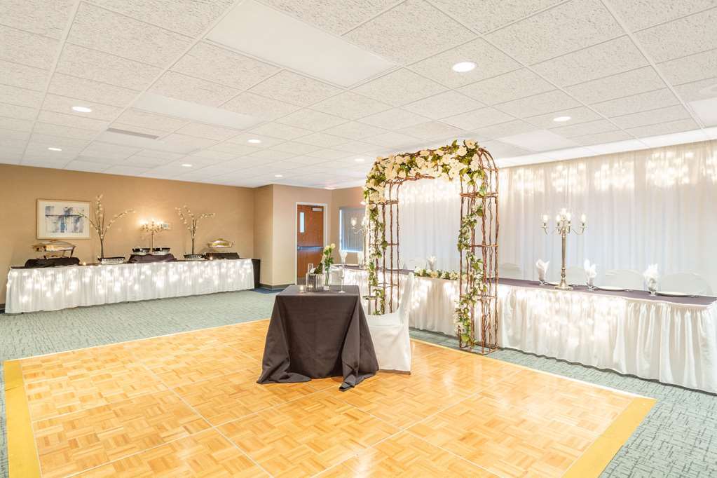 Baymont By Wyndham Des Moines Airport Hotel Facilities photo
